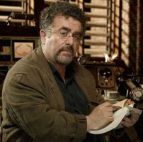 Saul-Rubinek-as-Artie-in-Warehouse-13