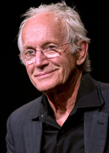 Lance Henriksen Talks About Overcoming Illiteracy, Memorizing Lines and Getting Out of Character