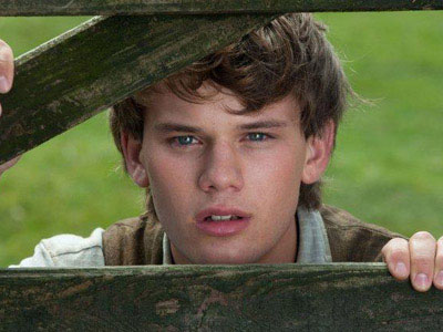 Jeremy Irvine’s 1st Role Was Playing a Tree on Stage. His 2nd was a Starring Role in ‘War Horse’
