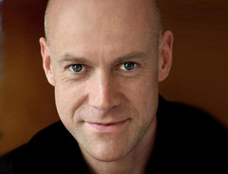 ‘Annie’ Has Found Her Warbucks in Australian Star, Anthony Warlow