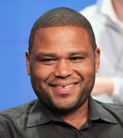 Q&A: ‘Guy with Kids’ Anthony Anderson on His Return to Comedy and Working with 14 Babies