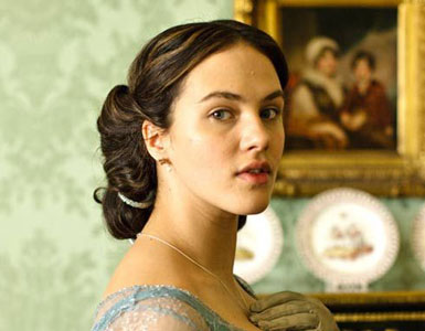 Jessica Brown Findlay On the Reason She Left ‘Downton Abbey’ and Regretting Going Topless in Her First Film