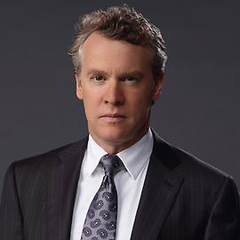 Tate Donovan On Directing the Young Actors of ‘The O.C.’: “They were very difficult”