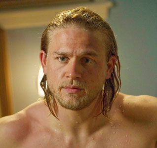 Charlie Hunnam Calls the ‘Fifty Shades of Grey’ Sex Scenes: “An exciting challenge”