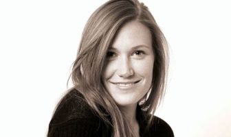 Interview: Schuyler Fisk on ‘Every Other Holiday’, Auditions and Playing a Younger Version of Her Mom, Sissy Spacek