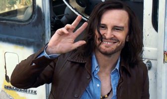 Damon Herriman on Playing Charles Manson in Both ‘Once Upon a Time in Hollywood’ and ‘Mindhunter’