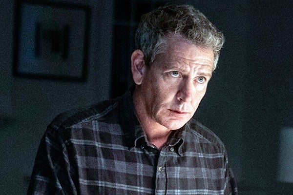 ‘The Outsider’ Star Ben Mendelsohn on Why It’s “Helpful to Experience Humans” as an Actor