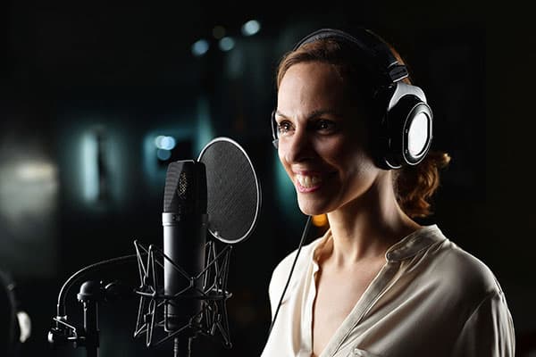 Interview: Voice Actor Lili Wexu’s Fantastic Tips on Starting Your Voice Over Career and New Book Series, ‘Get Clever About’