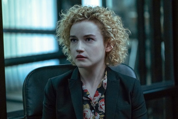 Julia Garner on Preparing for a Day On Set and How She Uses Body Language for Her Role in ‘Ozark’